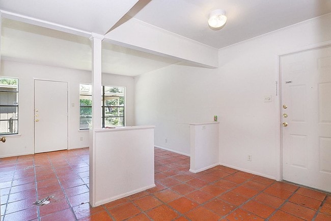 Building Photo - 2 br, 1 bath House - 501 Southtrail Dr