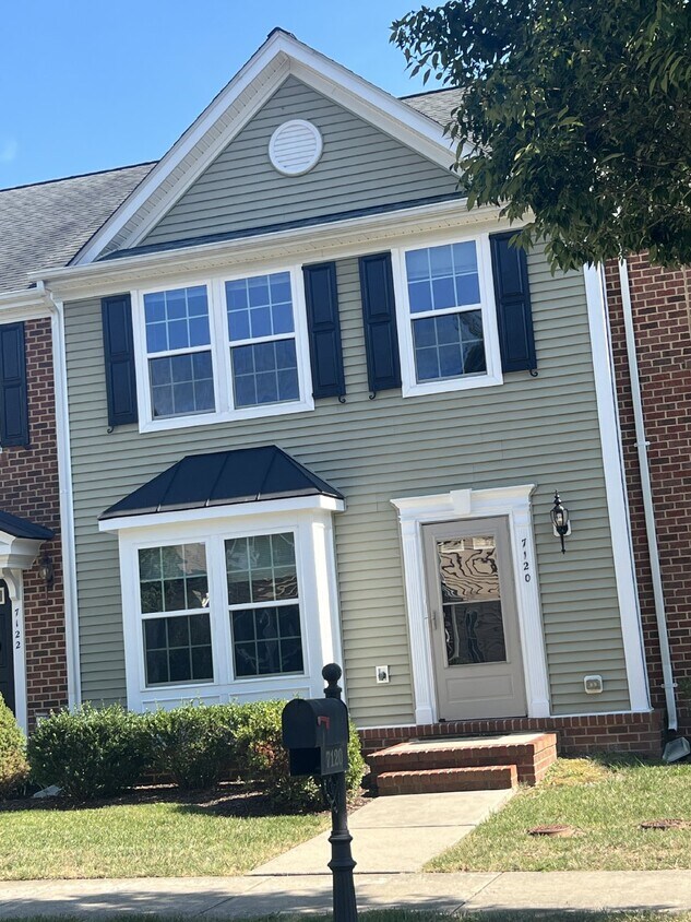 Primary Photo - Charming 3 Bedroom, 2.5 Bath Two-Level Townhome in Ruther Glen