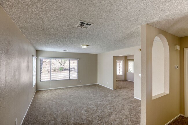 Foto del edificio - 4 Bedroom Home in Henderson! Close to Shopping & Restaurants!