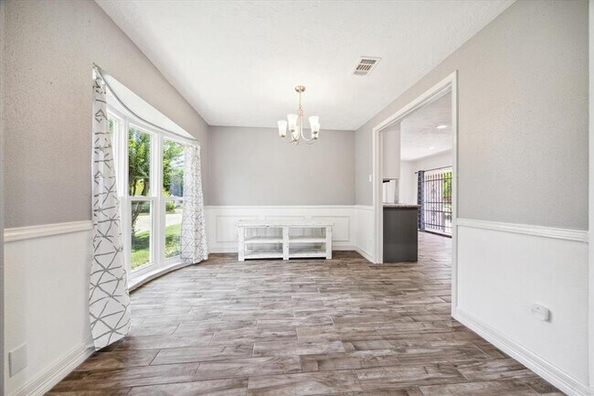 Foto del edificio - 10510 Evesborough Dr