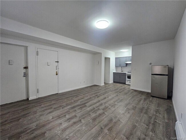 Foto del edificio - 58-61-61 44th Ave