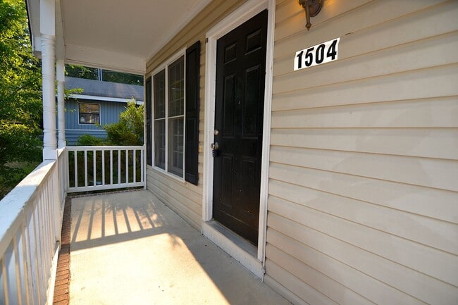 Building Photo - Cozy Ranch Style Home In Downtown Raleigh!