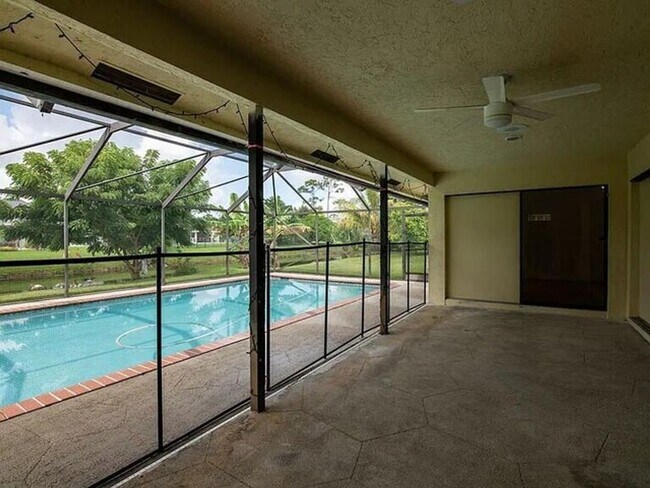 Foto del edificio - 14616 Autumn Ave