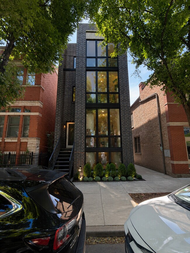 Building Photo - 1073 W Polk St