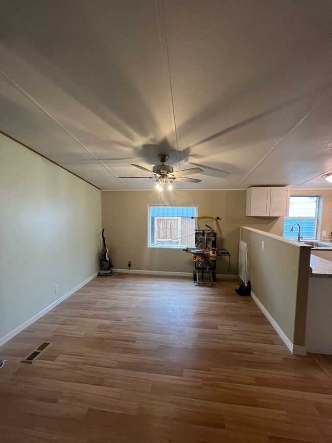 Building Photo - Newly renovated 3 bed 1 3/4 bath home for rent in Ephrata