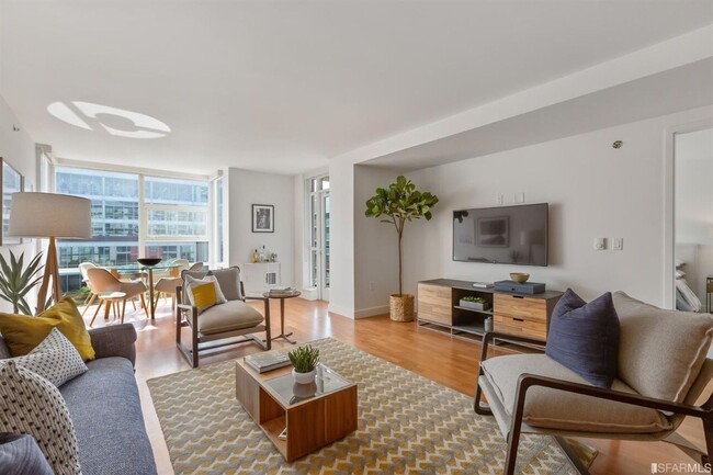 Building Photo - 1BR + Den/1BA W/ Deck +Parking & Storage @...
