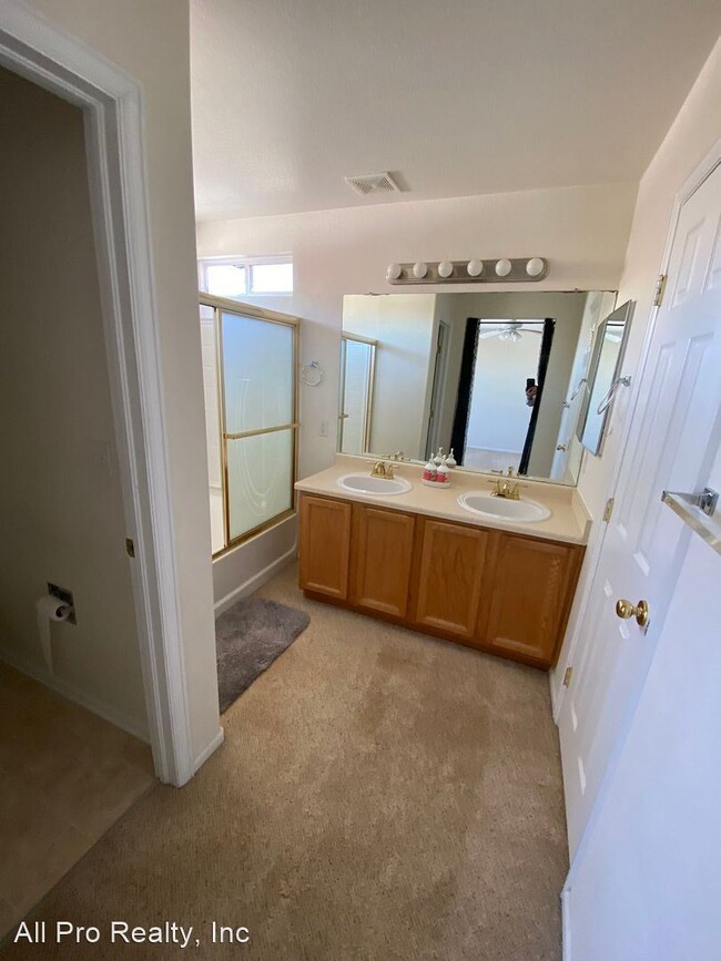 Building Photo - 3 br, 2 bath House - 15278 E Cedar Pl