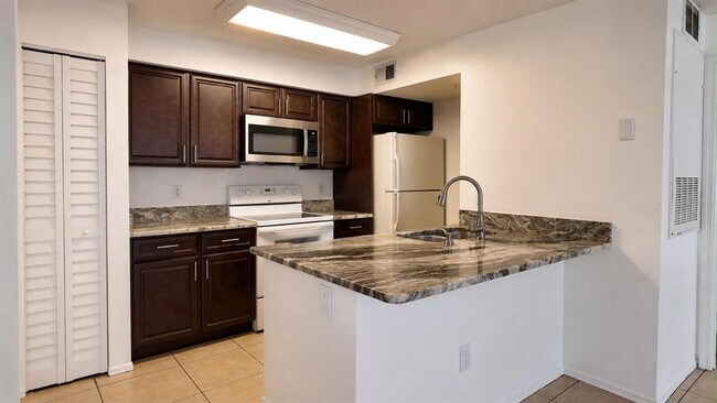 Foto del edificio - 2218 Grand Cayman Ct