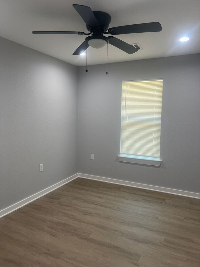 Building Photo - BRAND NEW LACY LAKEVIEW BUILD