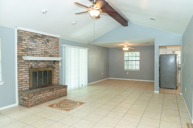 Building Photo - "Charming 3-Bedroom Home in Fort Walton Be...