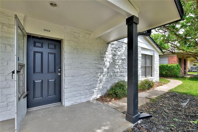 Building Photo - 5604 Pinon Vista Dr