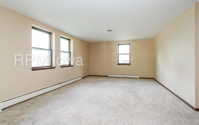 Building Photo - 1301 Hull Ave