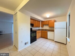 Building Photo - 8316 Felsted Ln