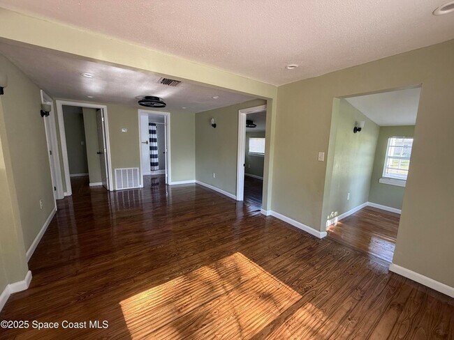 Foto del edificio - 5737 Travis St