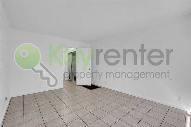 Building Photo - 691 El Camino Ave