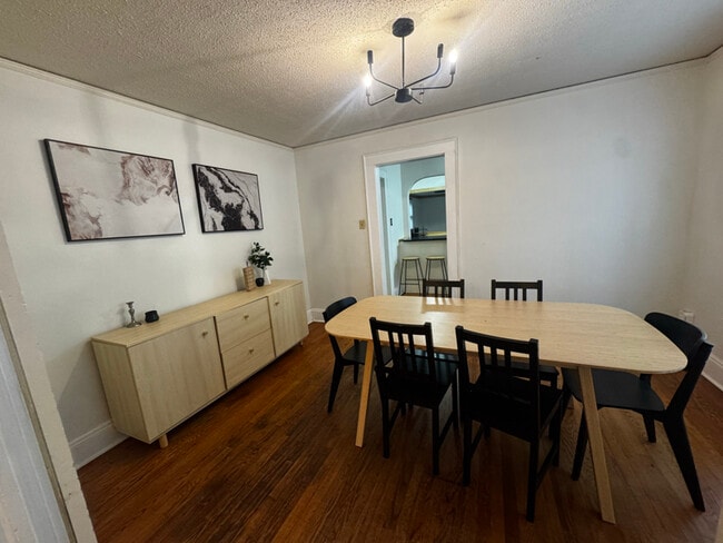 Foto del edificio - 1008 Mable Ave