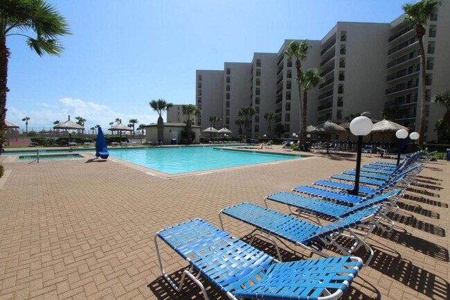 Building Photo - 400 Padre Blvd