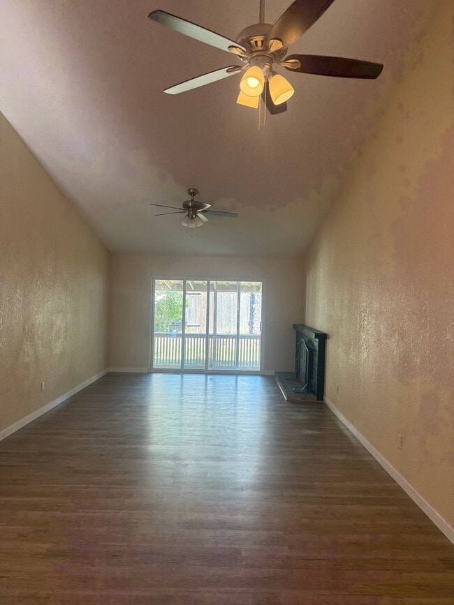 Foto del edificio - 1315 Gillpepper Ln