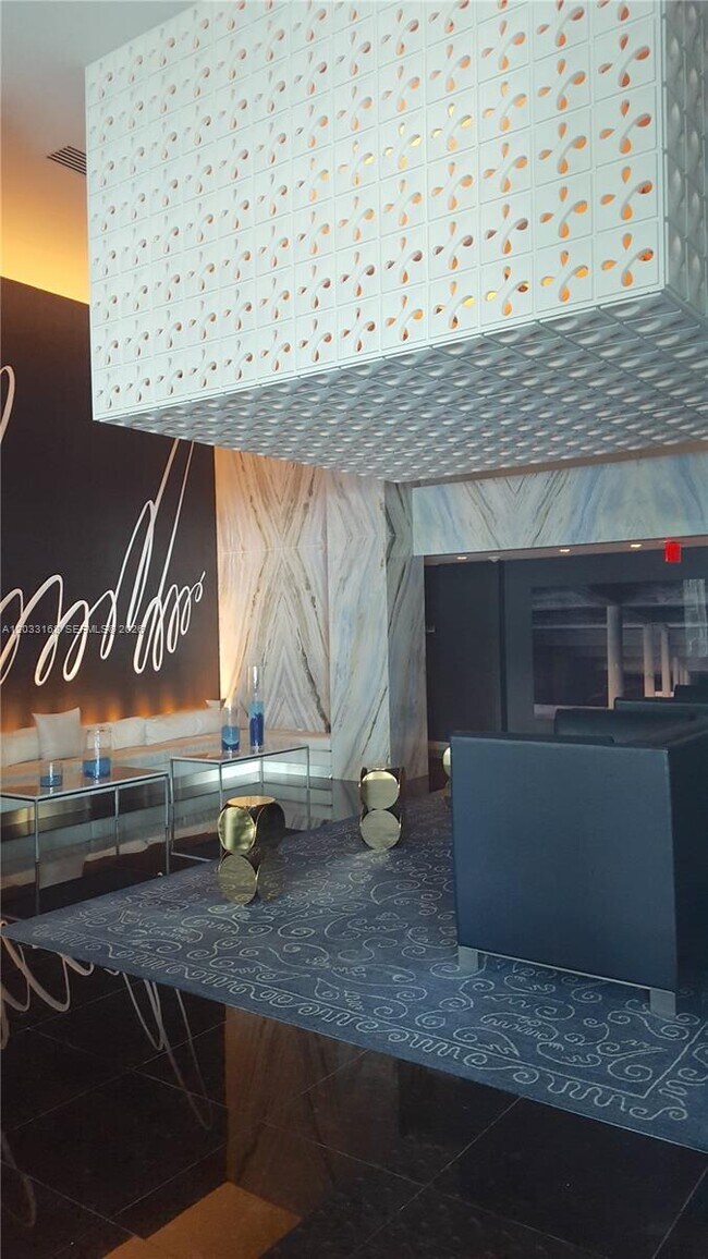 Foto del edificio - 335 S Biscayne Blvd