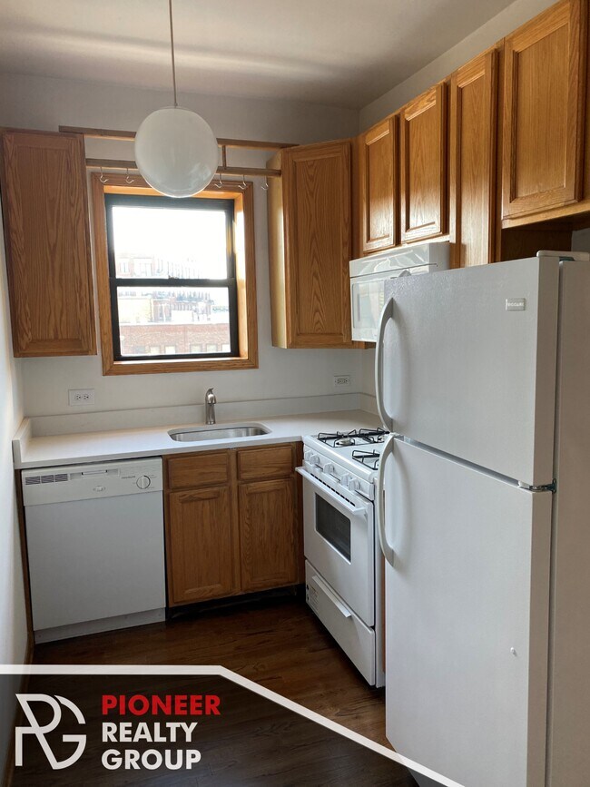 Building Photo - 630 W Patterson Ave