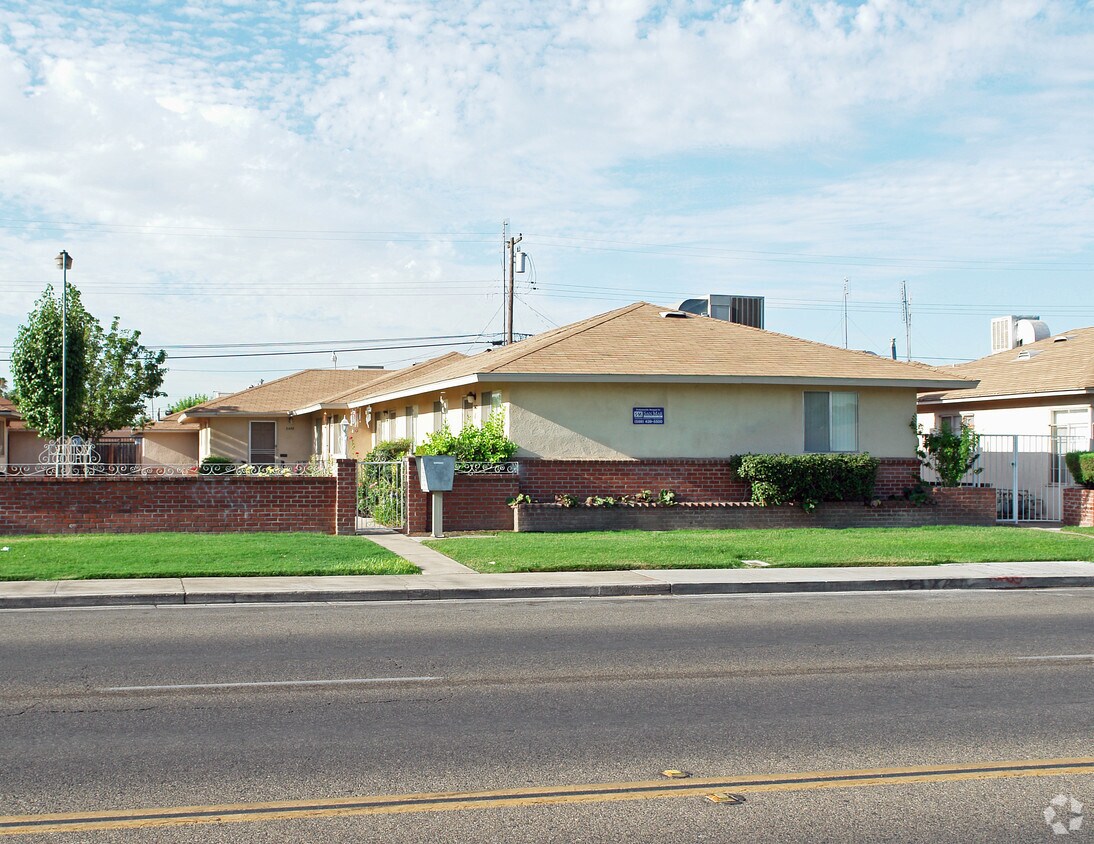 Foto del edificio - 3468-3478 E Clinton Ave