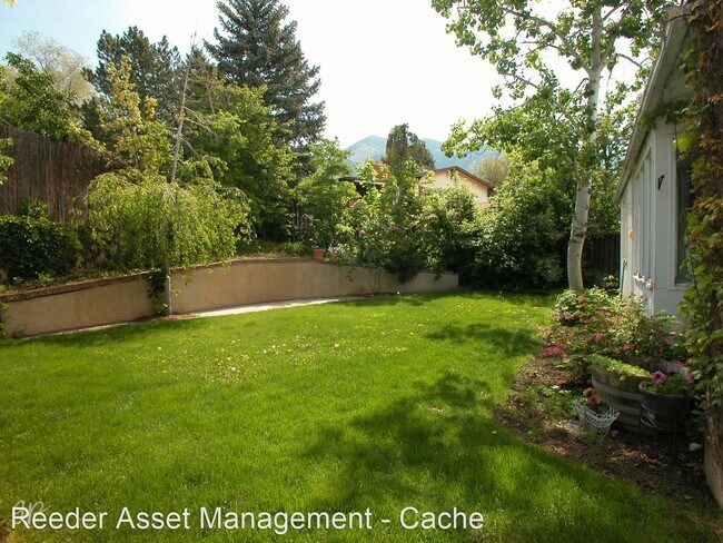 Building Photo - 4 br, 3 bath House - 1093 Lamplighter Drive