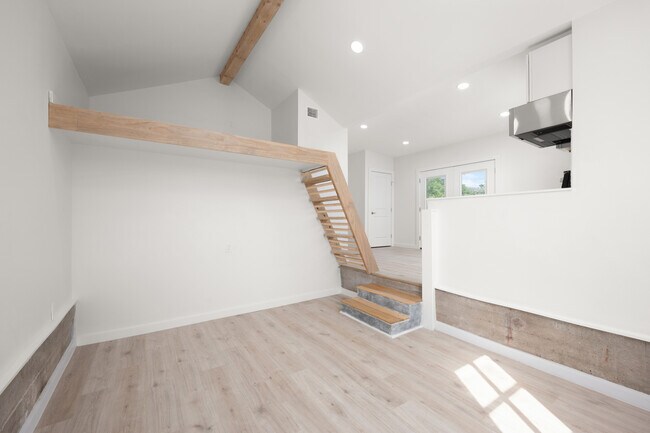 Building Photo - 66 E Ringgold St