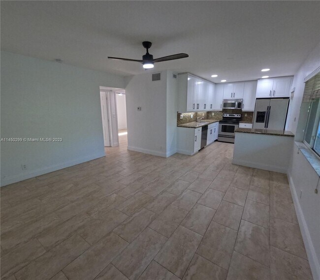 Foto del edificio - 1423 Holly Heights Dr