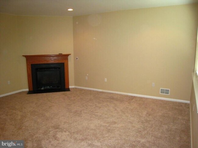 Building Photo - 14 Scarlet Oak Dr
