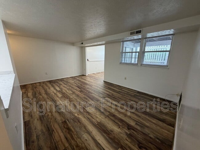 Building Photo - 9397 London Tower Ct
