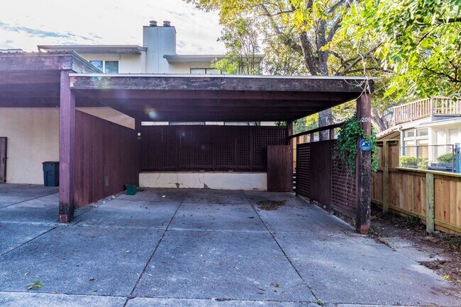 Building Photo - 3 Bedroom in Alamo Heights