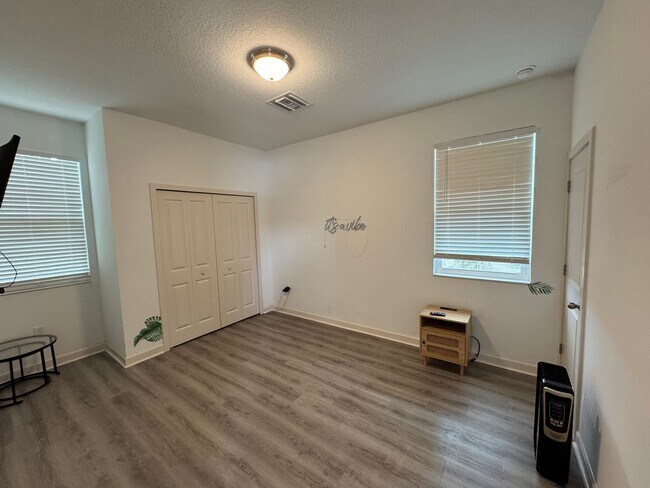 Foto del edificio - Cozy one bedroom apartment near downtown S...