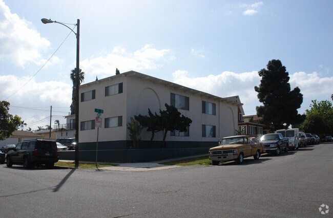 Building Photo - 304 E 5th St