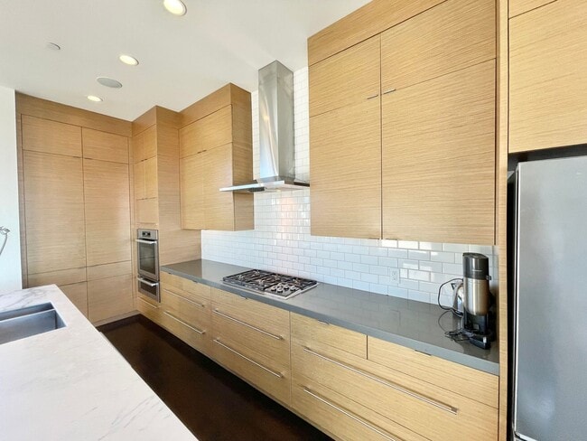 Building Photo - 1906-1906 20th St