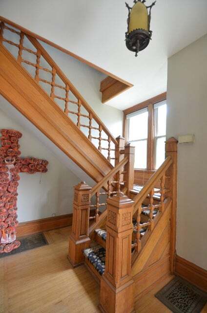 Foyer - 1340 Forsythe Ave