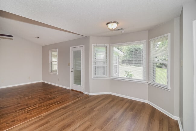 Foto del edificio - 12661 Dickens Ln