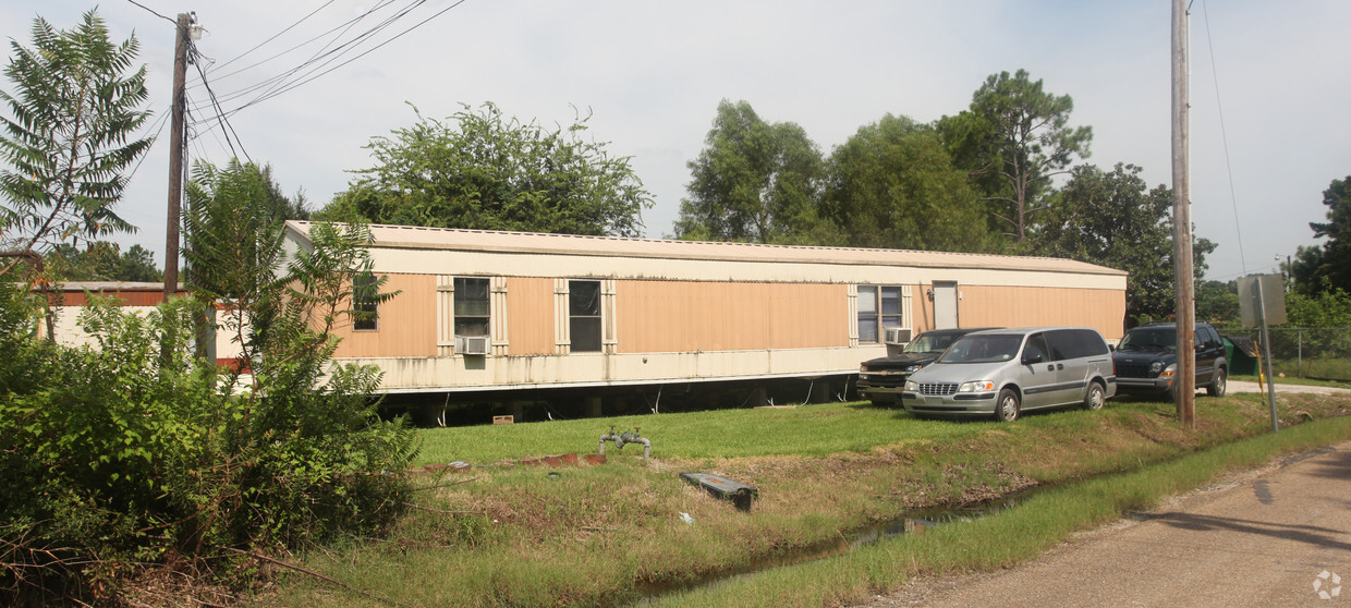 Building Photo - 1301 Verot School Rd