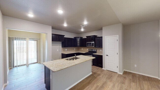 Building Photo - 3461 Dana GreyUnit B