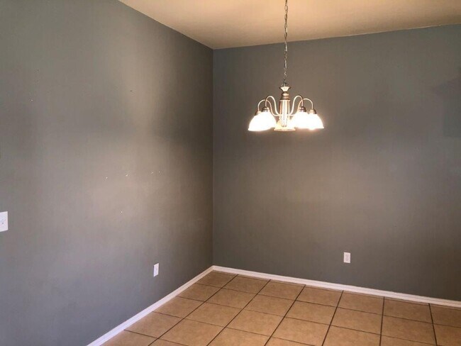 Foto del edificio - $200 off your move in by May 15th! Located in Edgewood Manor and in Mustang School District!, Nea...