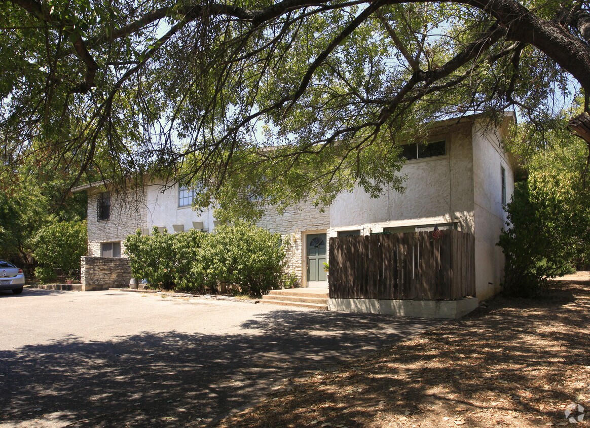 Foto del edificio - 100-104 Bulian Ln