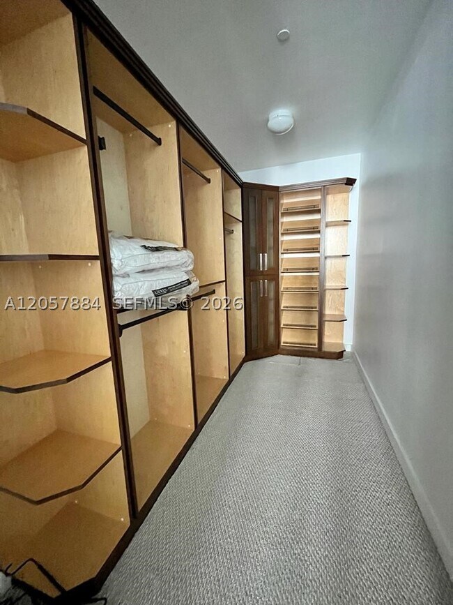 Building Photo - 16001 Collins Ave