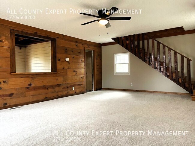 Building Photo - Awesome Rustic Home near Lake Lanier