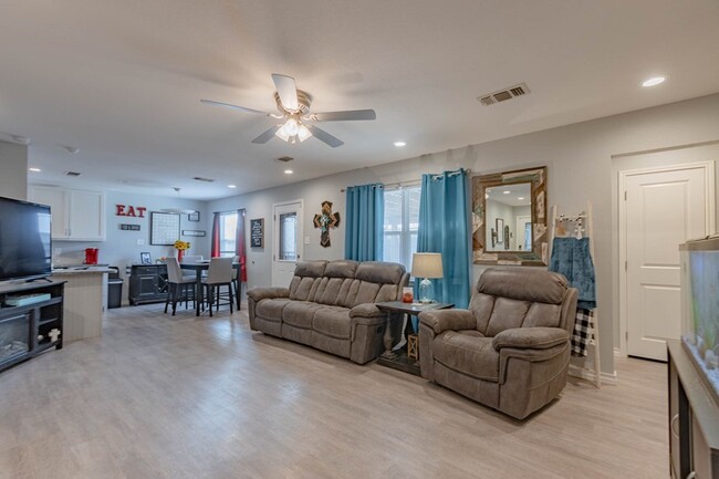 Foto del edificio - 1625 E 46th St