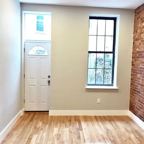 Foto del edificio - 6830 Forest Ave