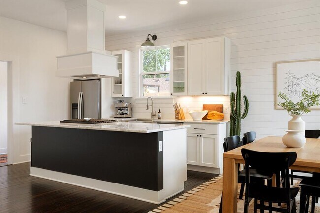 Building Photo - 4703 Delores Ave