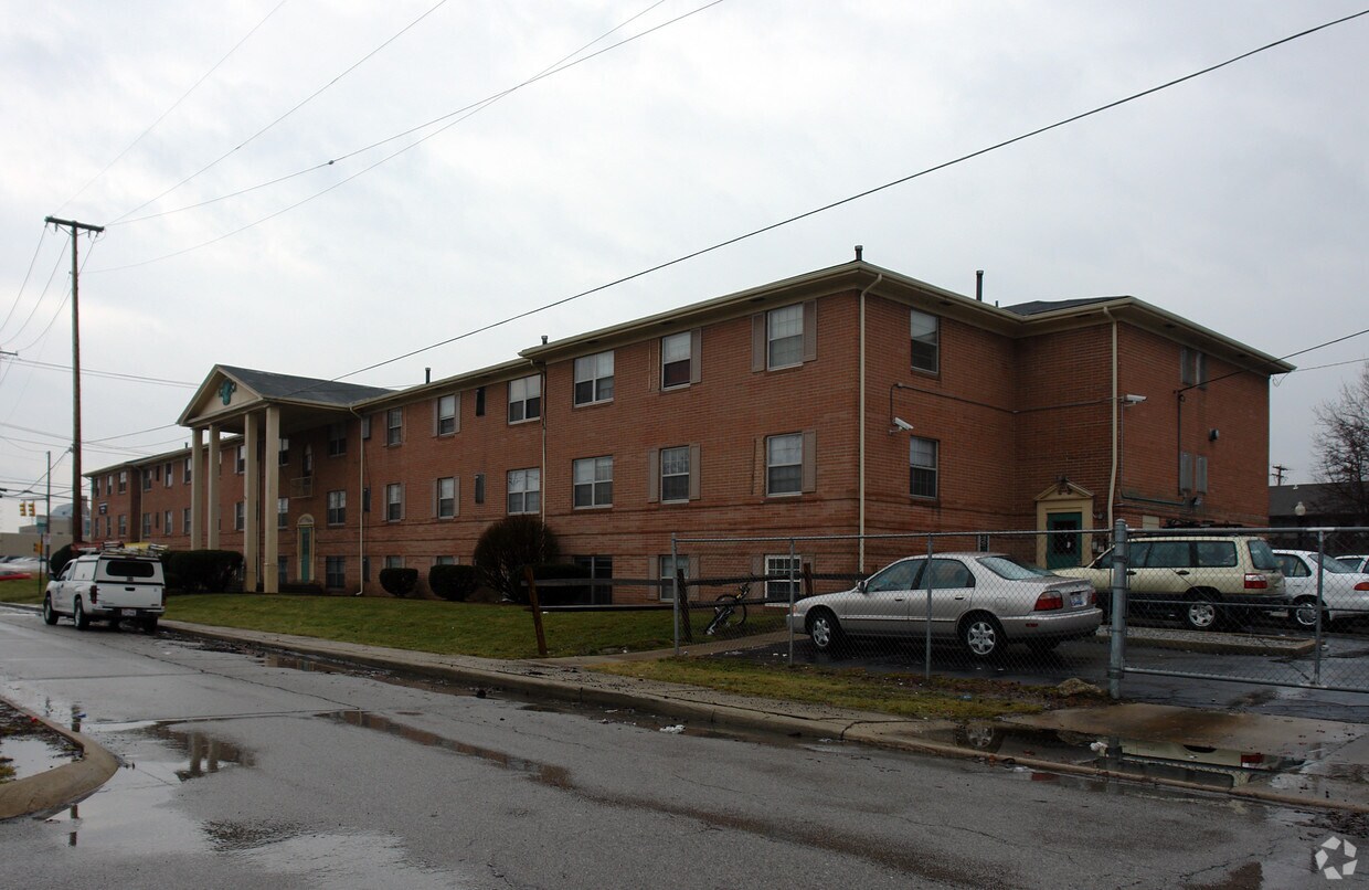 Building Photo - Valleston Manor