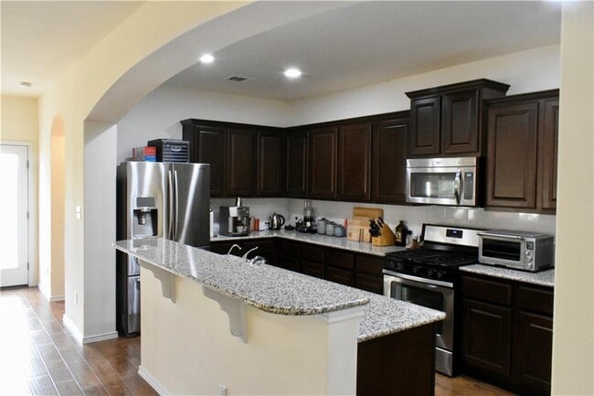 Building Photo - 201 Leather Oak Loop