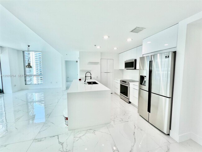 Building Photo - 300 S Biscayne Blvd