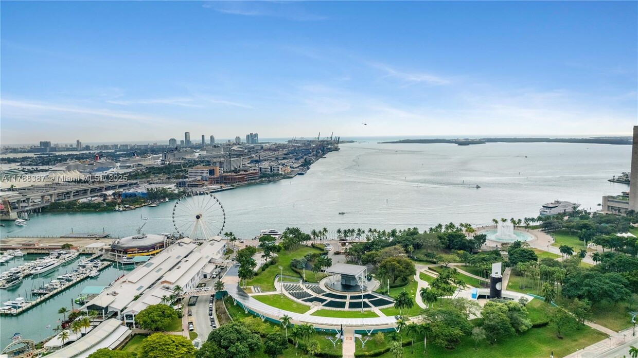 Foto principal - 244 Biscayne Blvd