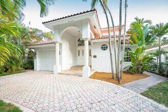 Building Photo - 1135 Asturia Ave
